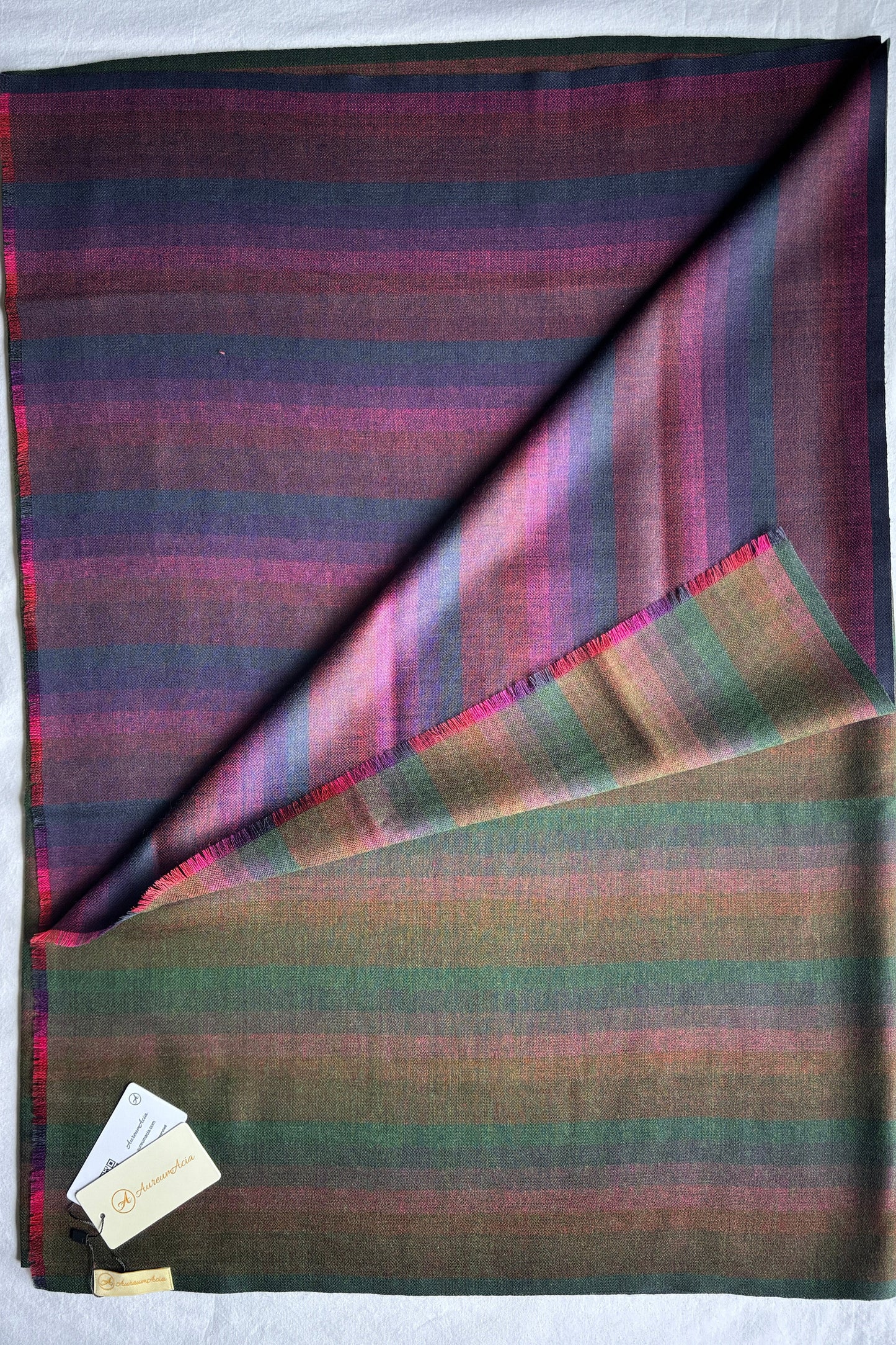 Green and blue colour lined wool stole