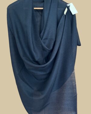 Black solid scarf of silk, cashmere and wool 